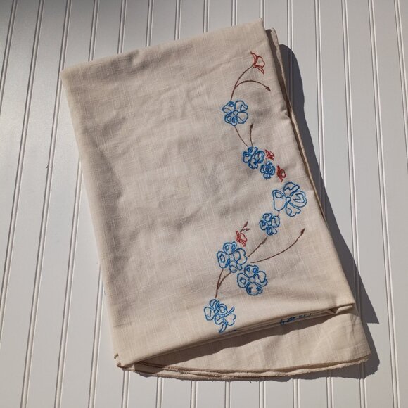 Vintage Embroidered Tablecloth Beige Linen Oblong Handcrafted Floral Needlepoint - Picture 9 of 10